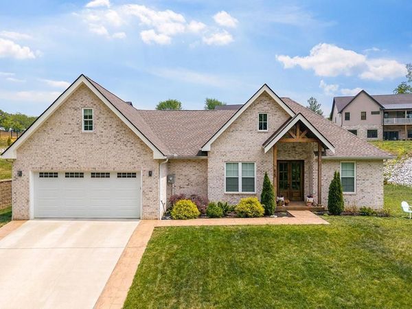 623 Longstreet Dr, Cookeville, TN 38506