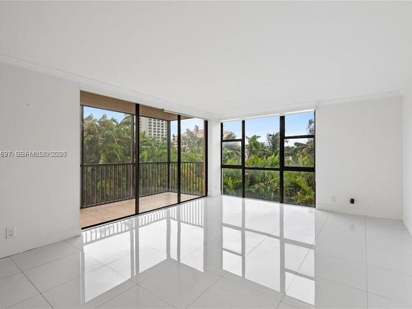 20335 W Country Club Dr, Unit 209, Aventura, FL 33180