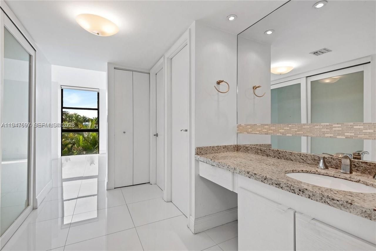 20335 W Country Club Dr, Unit 209, Aventura, FL 33180 Photo