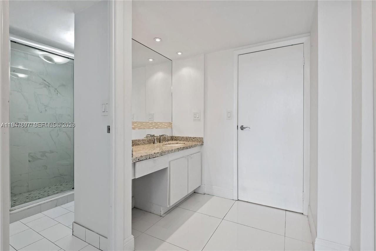 20335 W Country Club Dr, Unit 209, Aventura, FL 33180 Photo