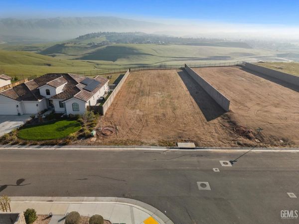 6801 Aquamarine Drive, Bakersfield, CA 93306