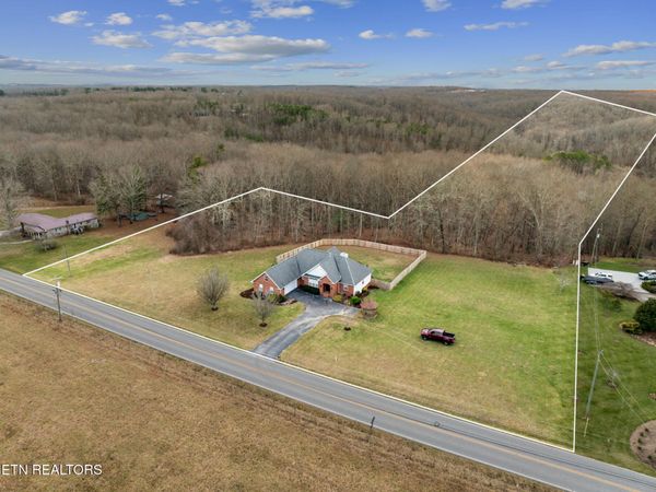 1378 POW Camp Rd, Crossville, TN 38572