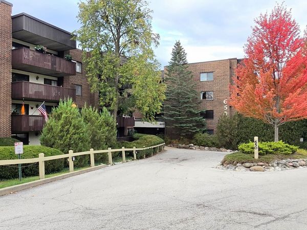650 Whitney Court, Unit 108, Gurnee, IL 60031