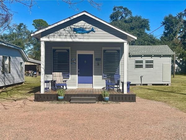 910 Cadillac Avenue, Dauphin Island, AL 36528