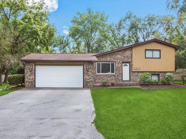 33W067 Bonnie Street, St. Charles, IL 60174