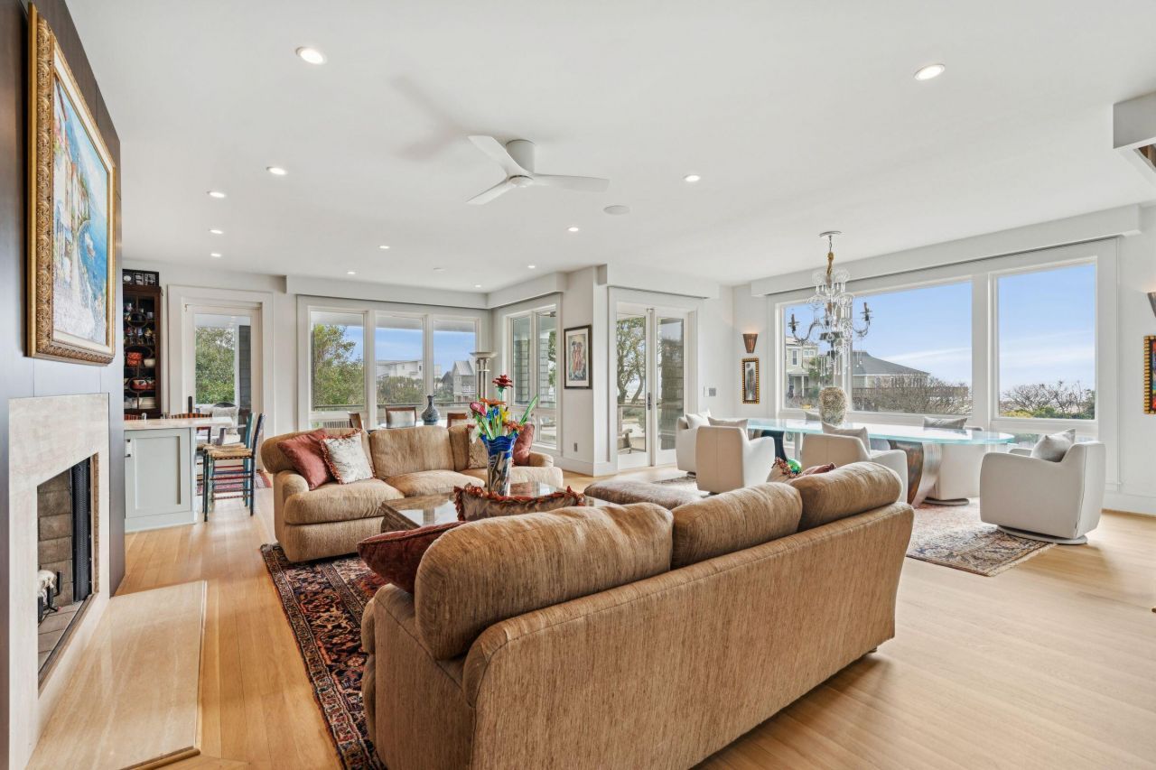 2918 Marshall Boulevard Photo 10