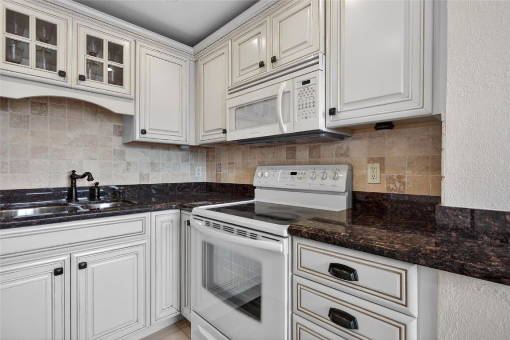 1001 N Riverside Dr, Unit 305, Pompano Beach, FL 33062 Photo