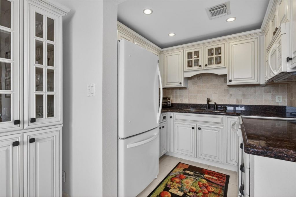 1001 N Riverside Dr, Unit 305, Pompano Beach, FL 33062 Photo