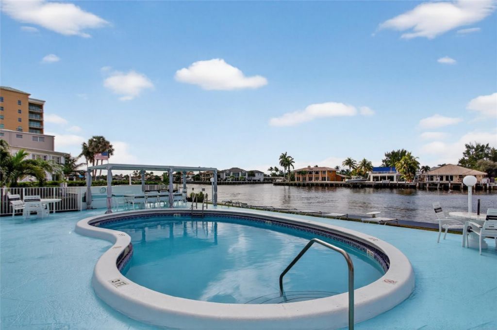 1001 N Riverside Dr, Unit 305, Pompano Beach, FL 33062 Photo