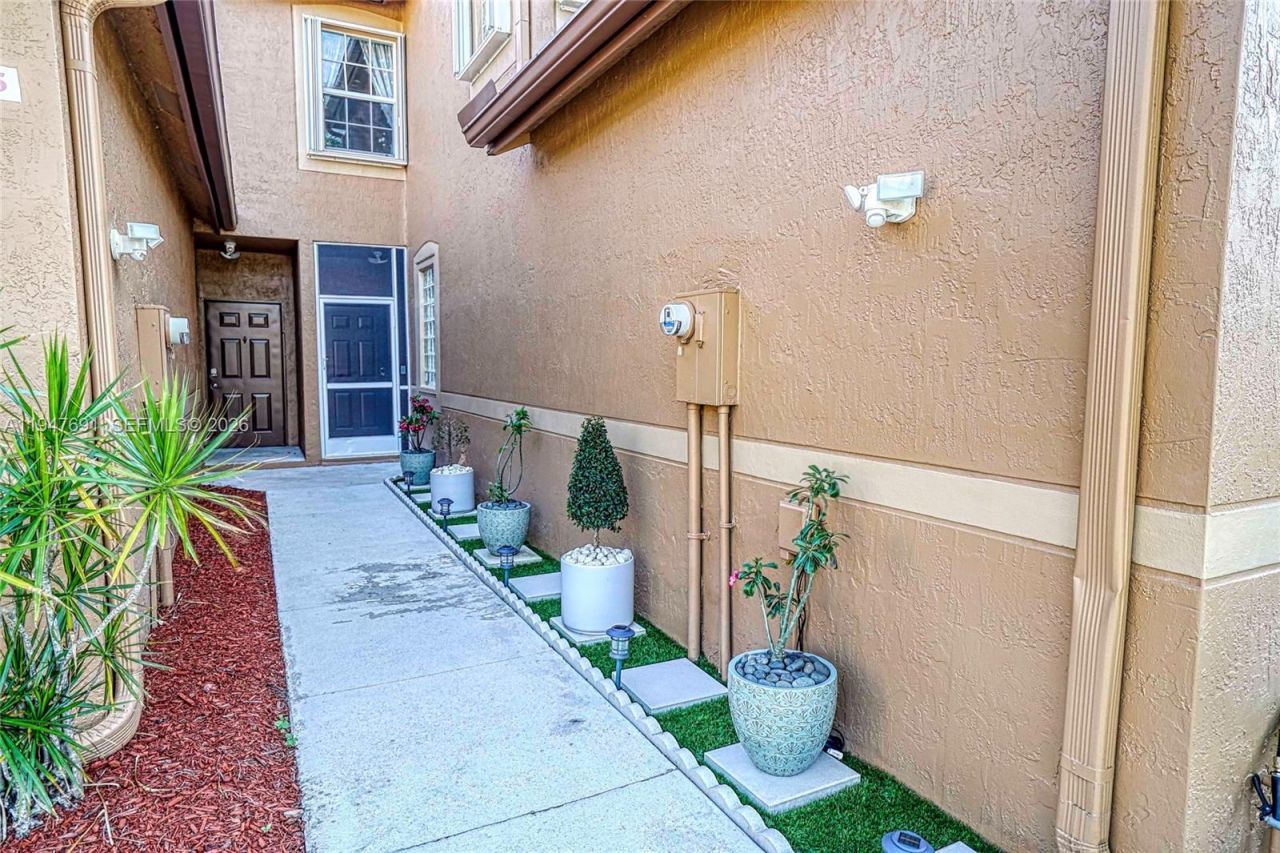 1261 Presidio Dr, Unit 5-42, Weston, FL 33327 Photo