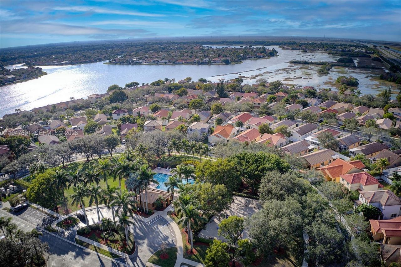 1261 Presidio Dr, Unit 5-42, Weston, FL 33327 Photo