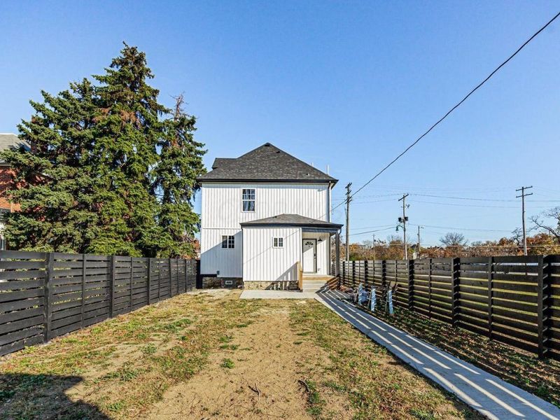 489 Saint Clair Avenue, Columbus, OH 43203 Photo 4