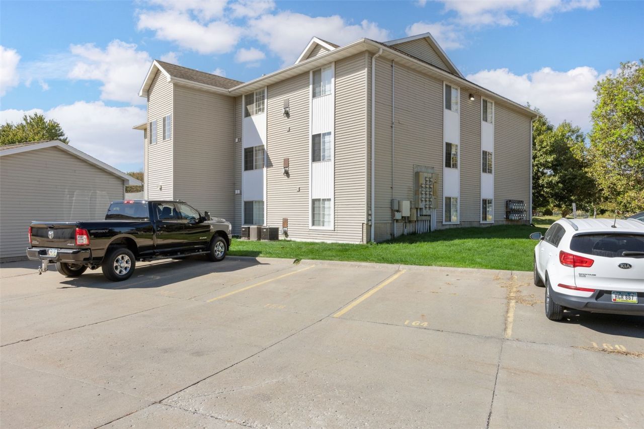 142 Elm Ridge Drive, North Liberty, IA 52317 Main Photo