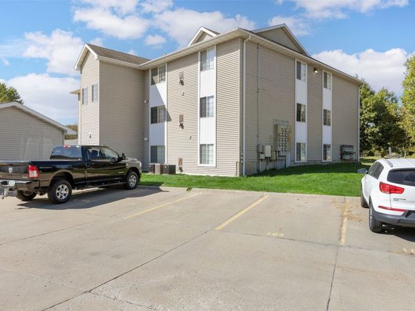 142 Elm Ridge Drive, North Liberty, IA 52317