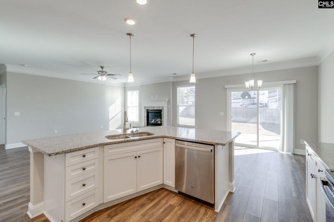 327 Autumn Pond Drive Photo 17