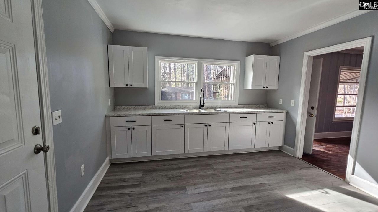 1112 Ashley  Photo 5