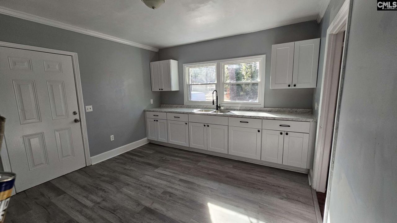 1112 Ashley  Photo 6