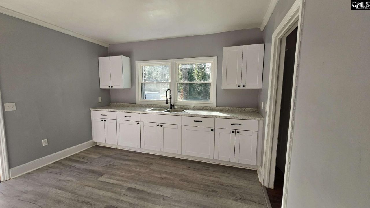 1112 Ashley  Photo 7