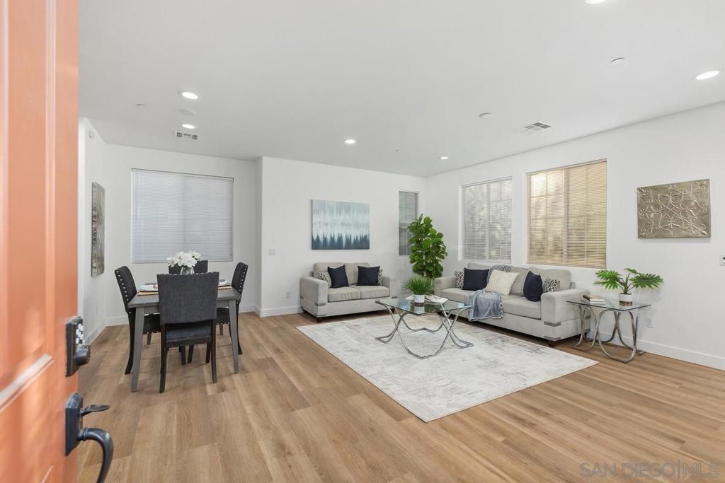 264 Camellia Way, Vista, CA 92083 Main Photo