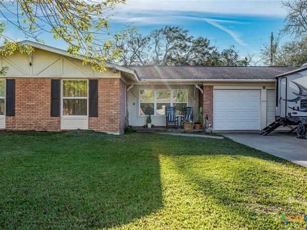 535 Travis Street, Port Lavaca, TX 77979