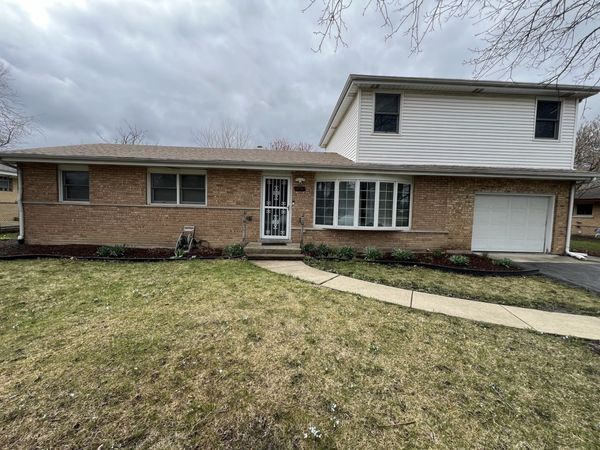 436 Springhill Drive, Roselle, IL 60172