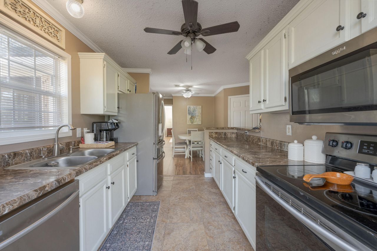 98 Swanson Drive Photo 10