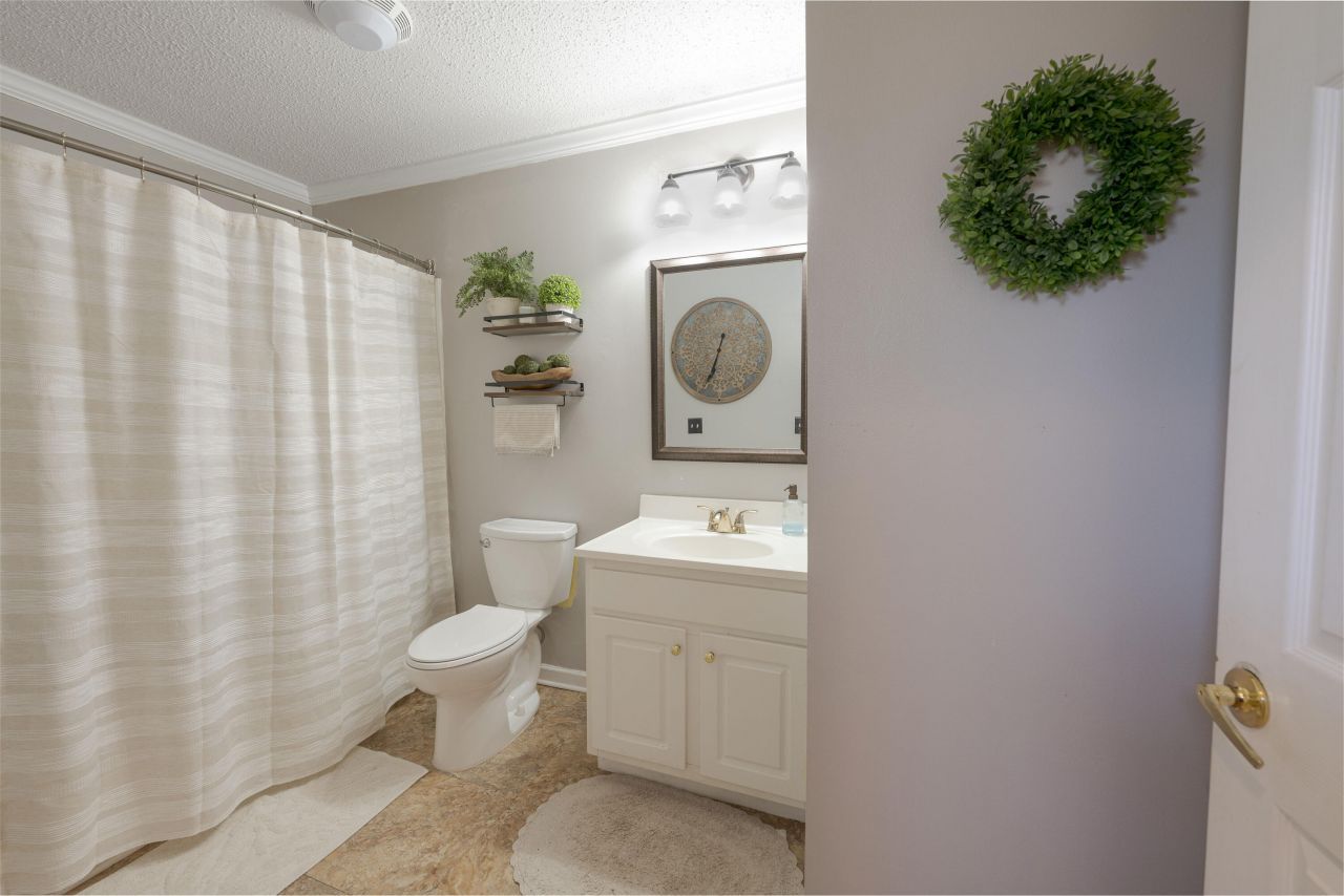 98 Swanson Drive Photo 17