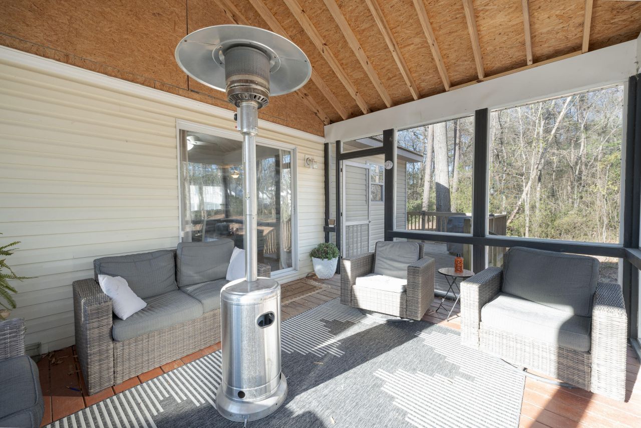 98 Swanson Drive Photo 25