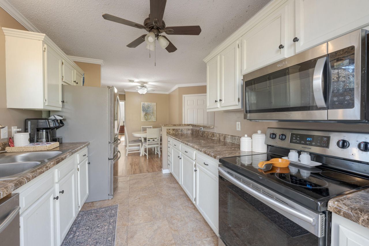 98 Swanson Drive Photo 9