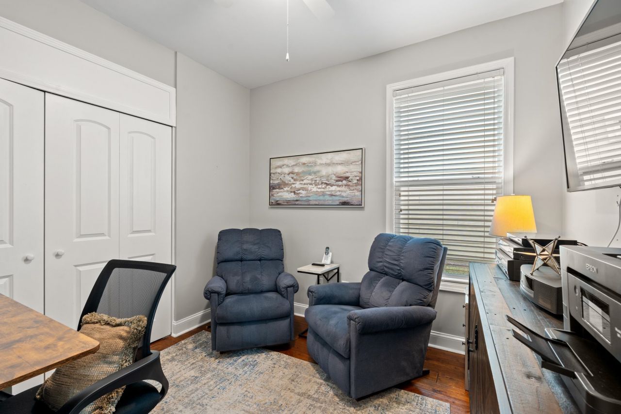 1979 Suncrest Dr. Photo 21