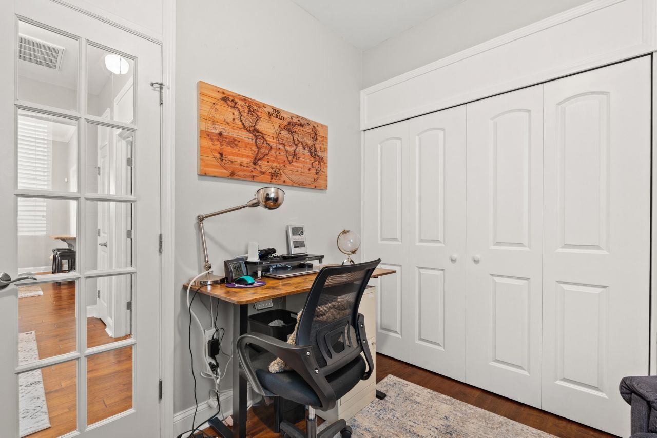 1979 Suncrest Dr. Photo 22