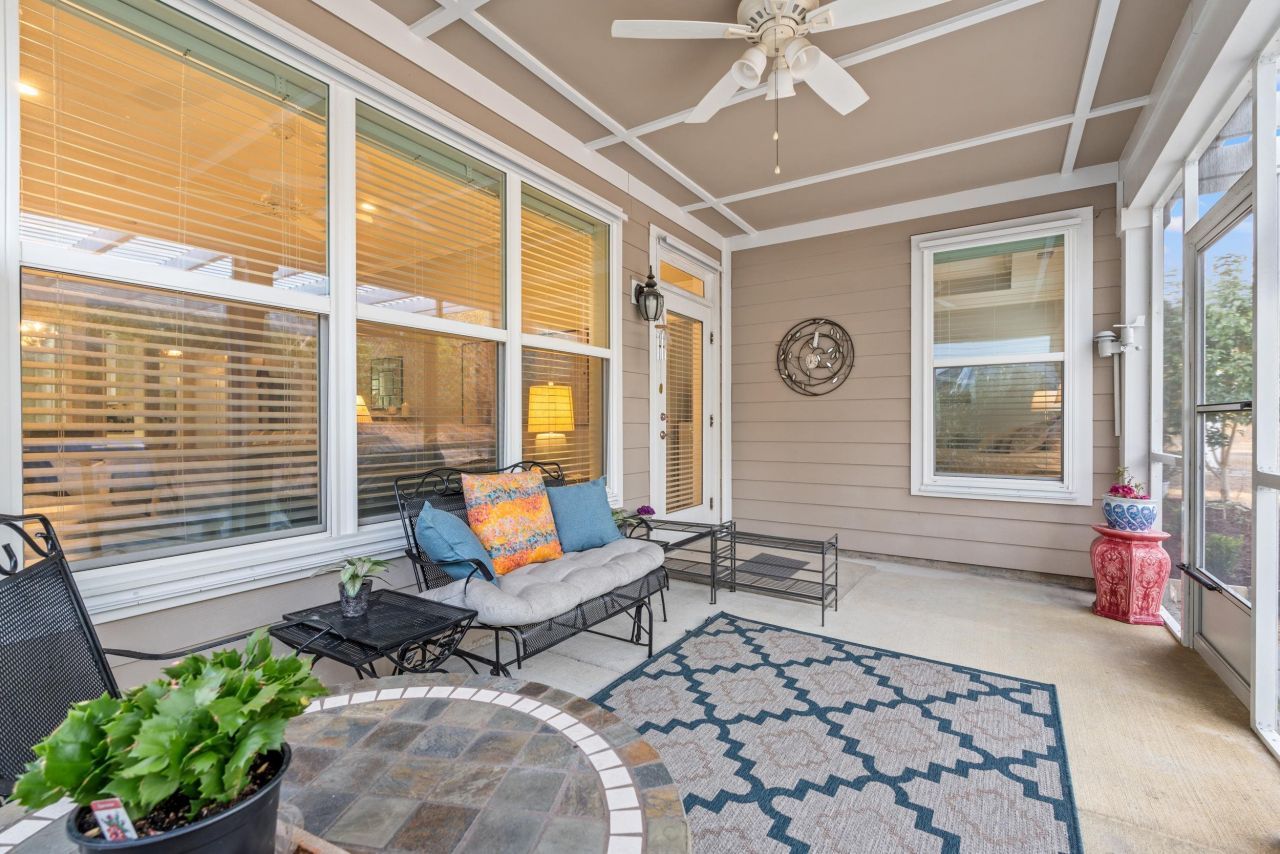 1979 Suncrest Dr. Photo 24