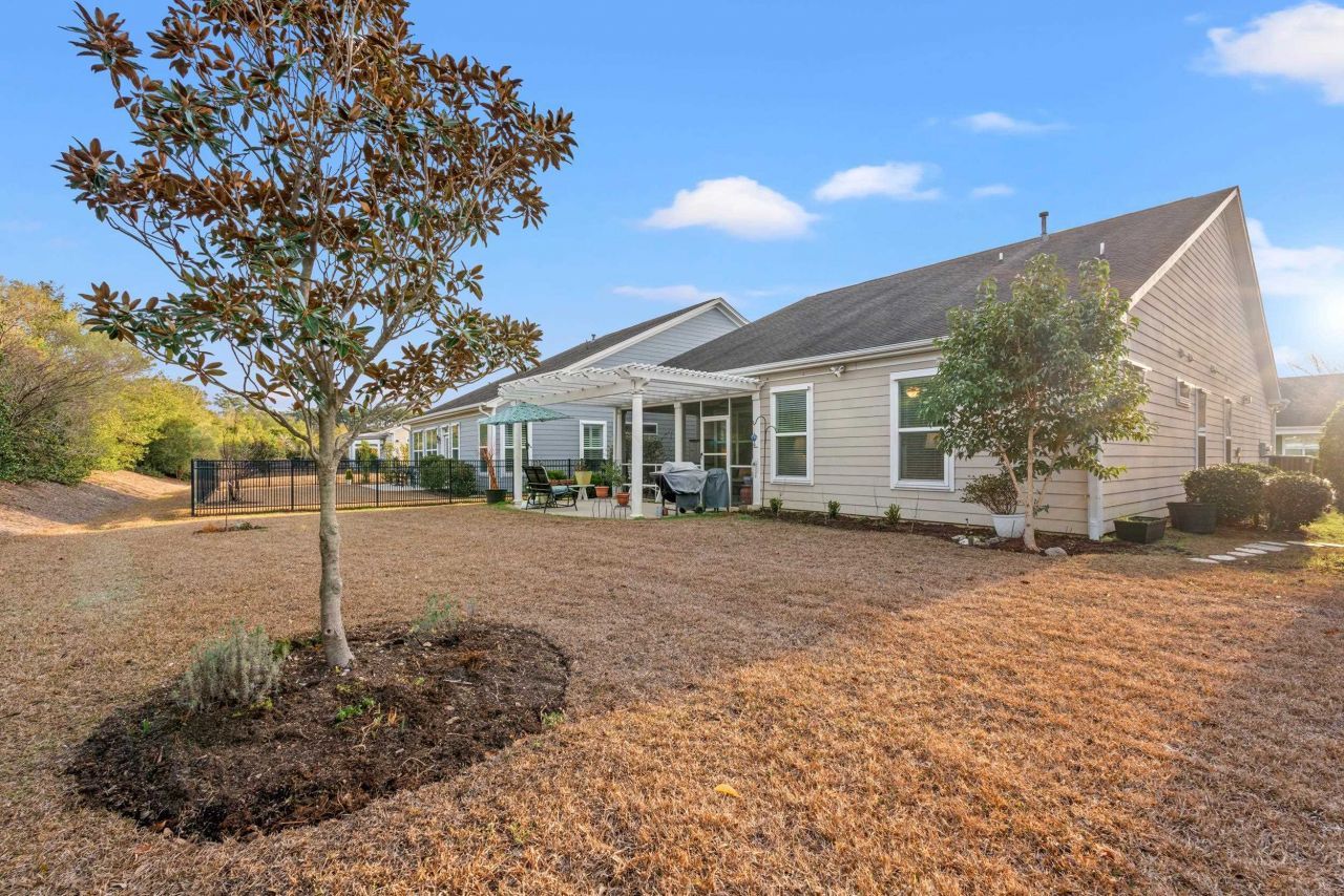 1979 Suncrest Dr. Photo 26