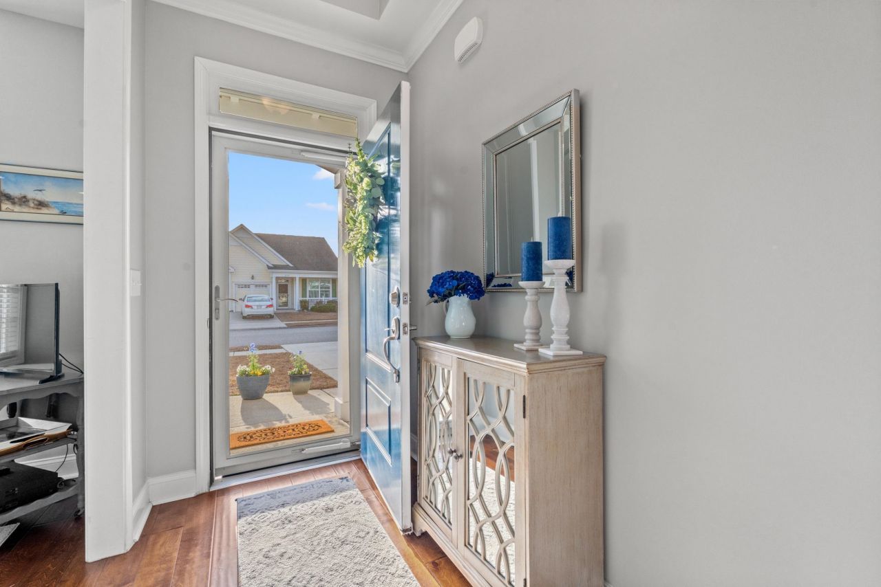 1979 Suncrest Dr. Photo 3