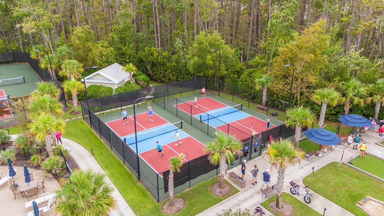 1979 Suncrest Dr. Photo 32