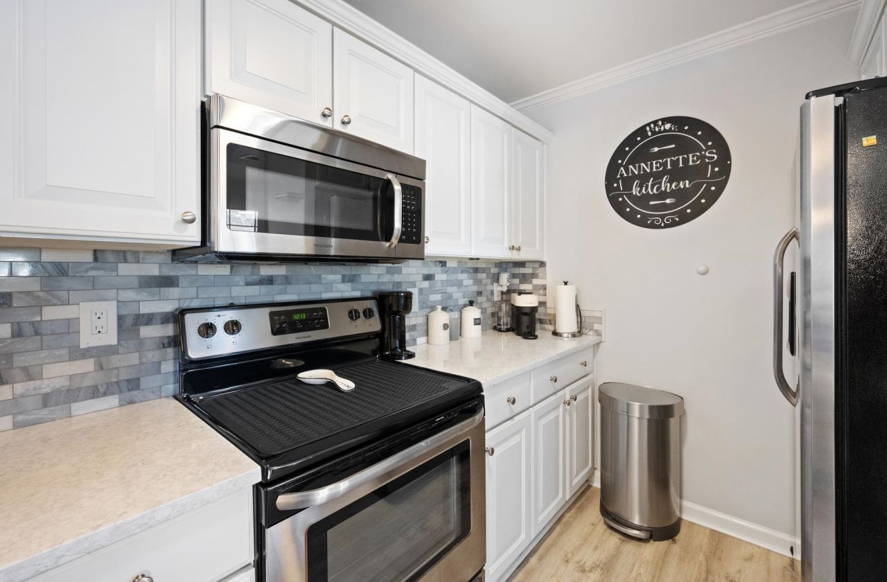 4665 Fringetree Dr. Photo 7