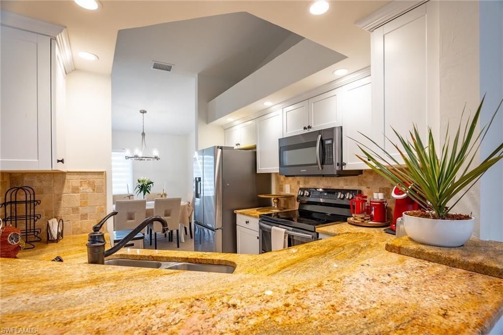 815 Gulf Pavilion Dr, Unit 203, Naples, FL 34108 Photo
