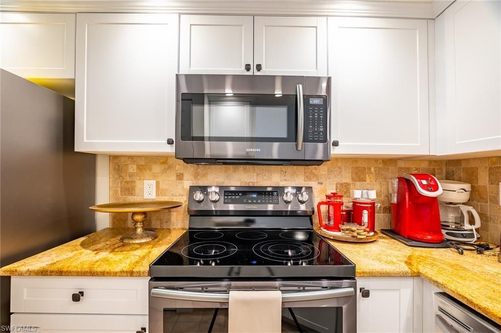 815 Gulf Pavilion Dr, Unit 203, Naples, FL 34108 Photo