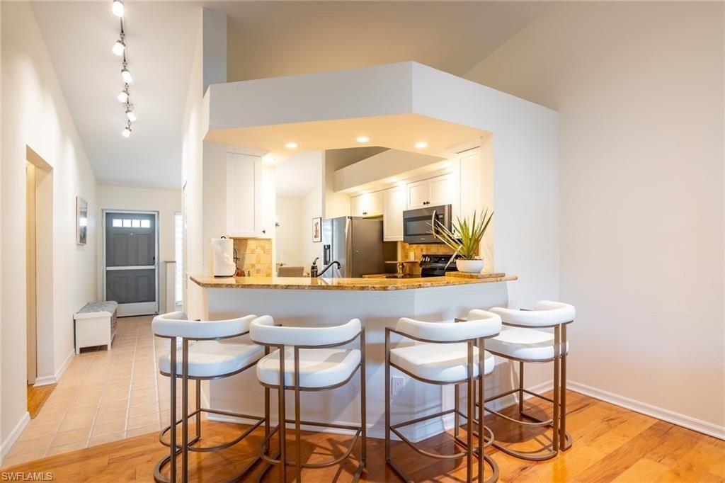 815 Gulf Pavilion Dr, Unit 203, Naples, FL 34108 Photo