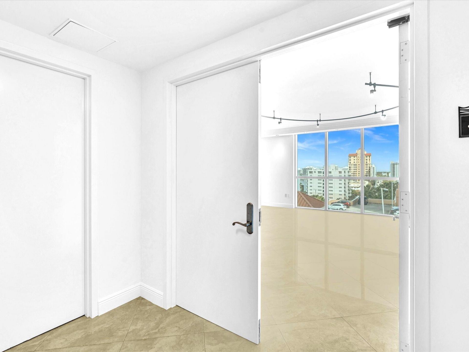 101 S Fort Lauderdale Beach Boulevard, Unit 906, Fort Lauderdale, FL 33316 Photo