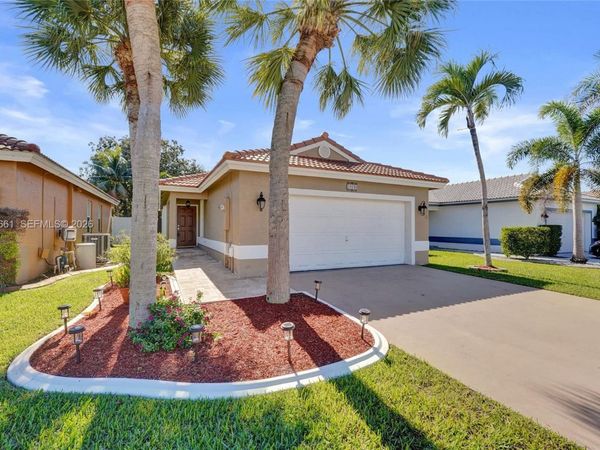 20840 NW 14th St, Pembroke Pines, FL 33029