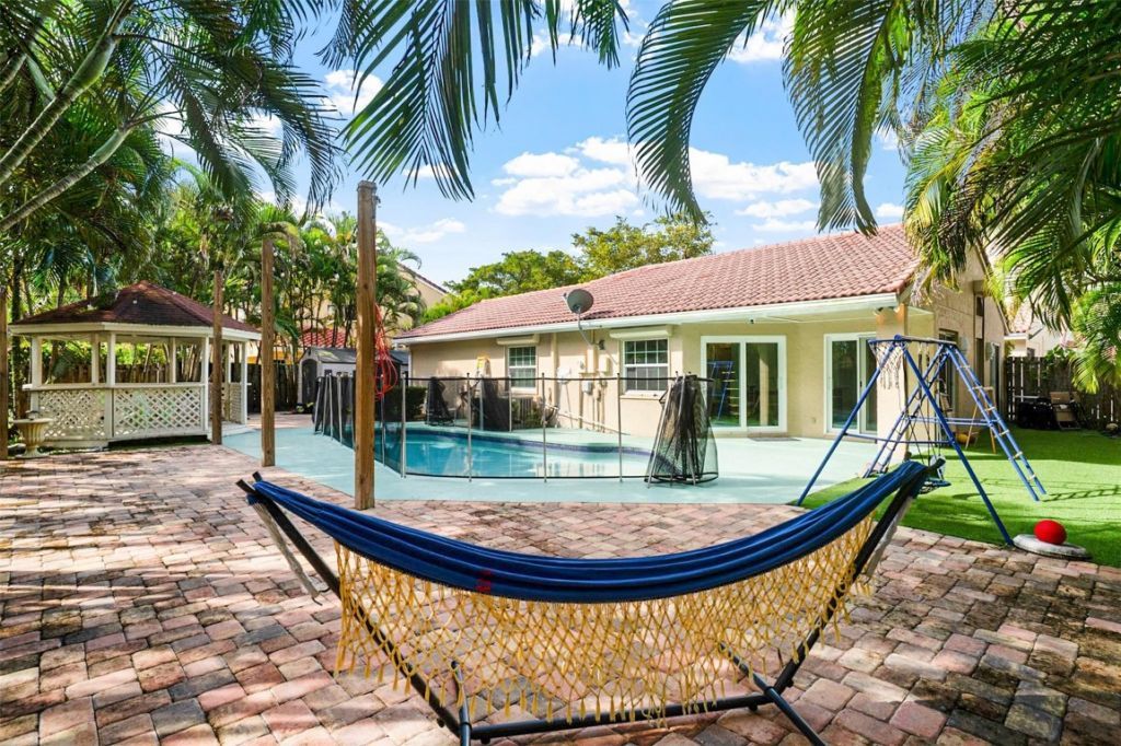 1427 Seagrape Circle, Weston, FL 33326 Photo