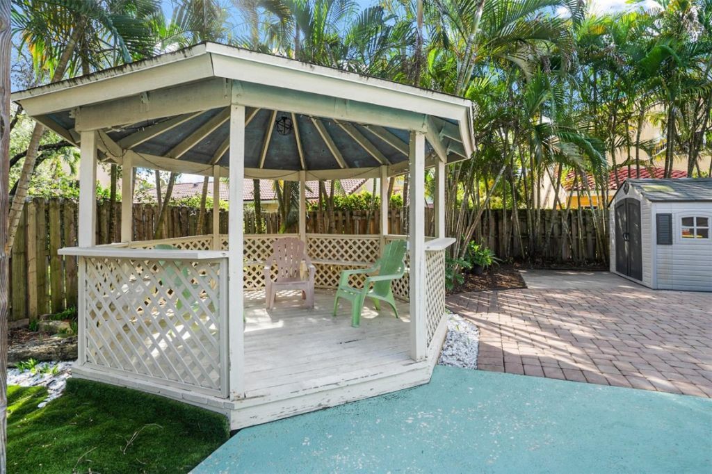 1427 Seagrape Circle, Weston, FL 33326 Photo