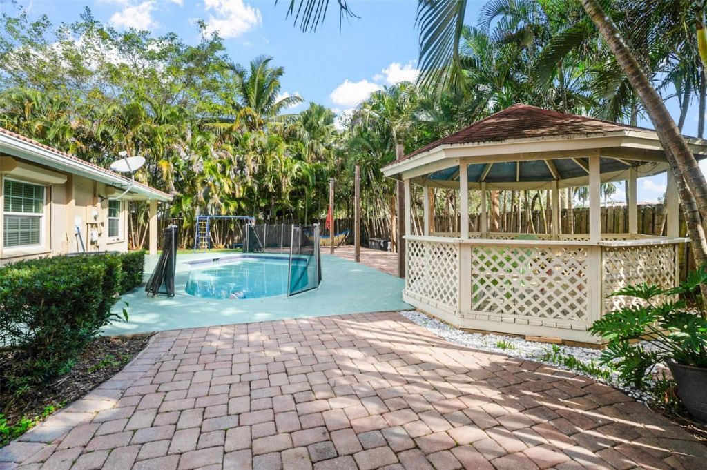 1427 Seagrape Circle, Weston, FL 33326 Photo