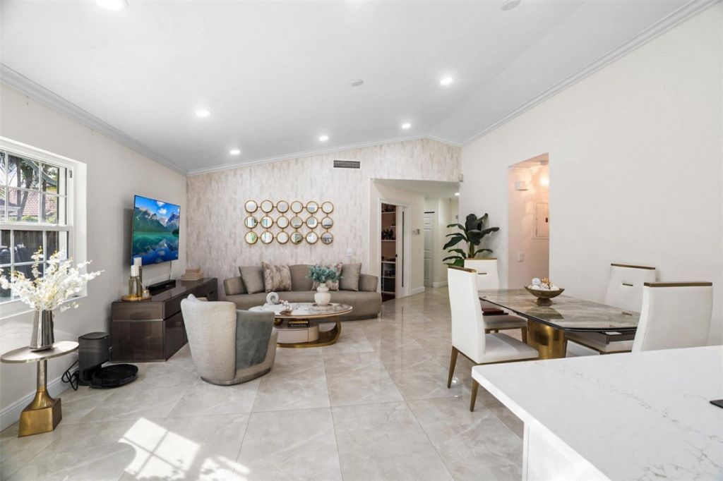 1427 Seagrape Circle, Weston, FL 33326 Photo