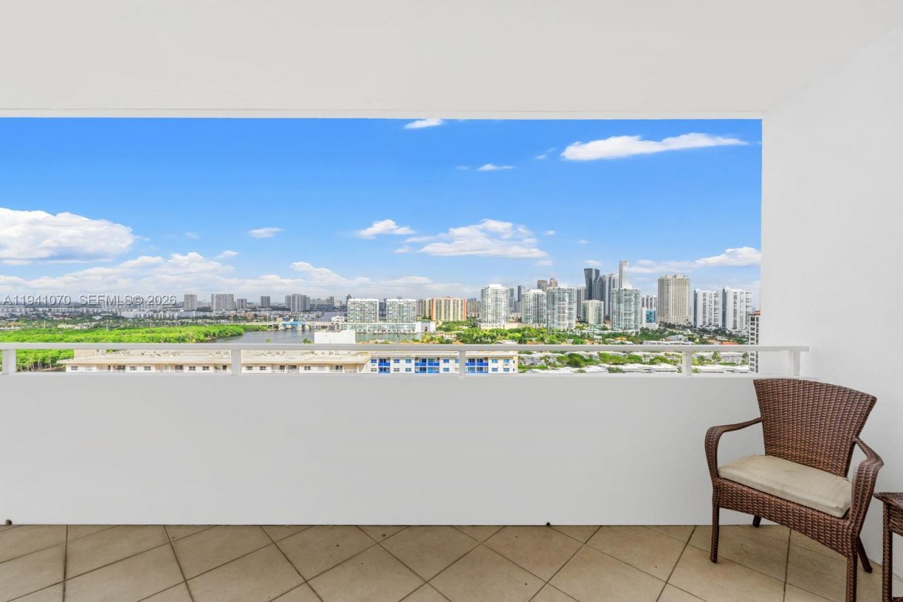 500 Bayview Drive , Unit Ph21, Sunny Isles Beach, FL 33160 Photo