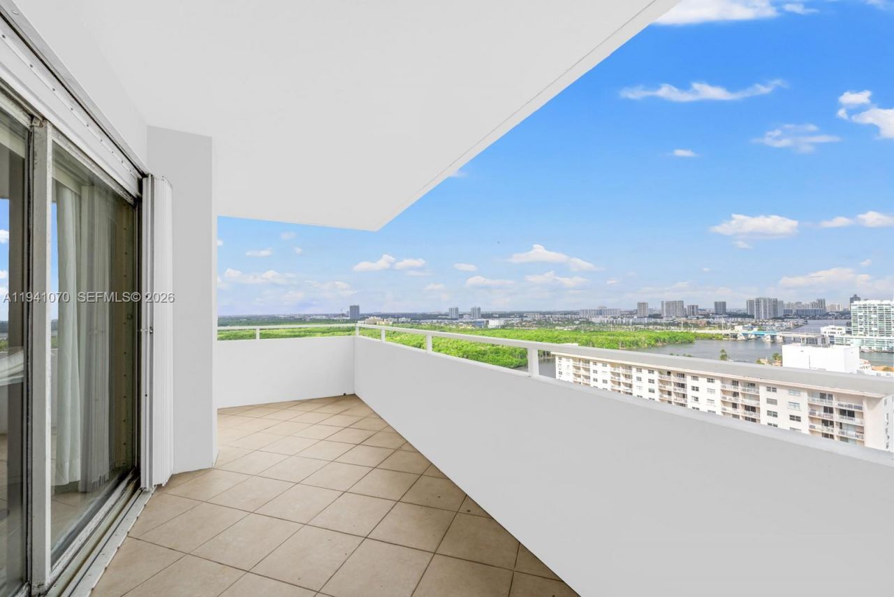 500 Bayview Drive , Unit Ph21, Sunny Isles Beach, FL 33160 Photo