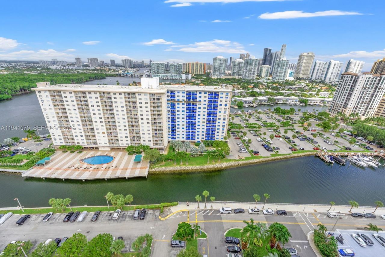 500 Bayview Drive , Unit Ph21, Sunny Isles Beach, FL 33160 Photo