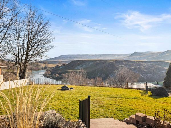 853 Pottery Rd, Bliss, ID 83314