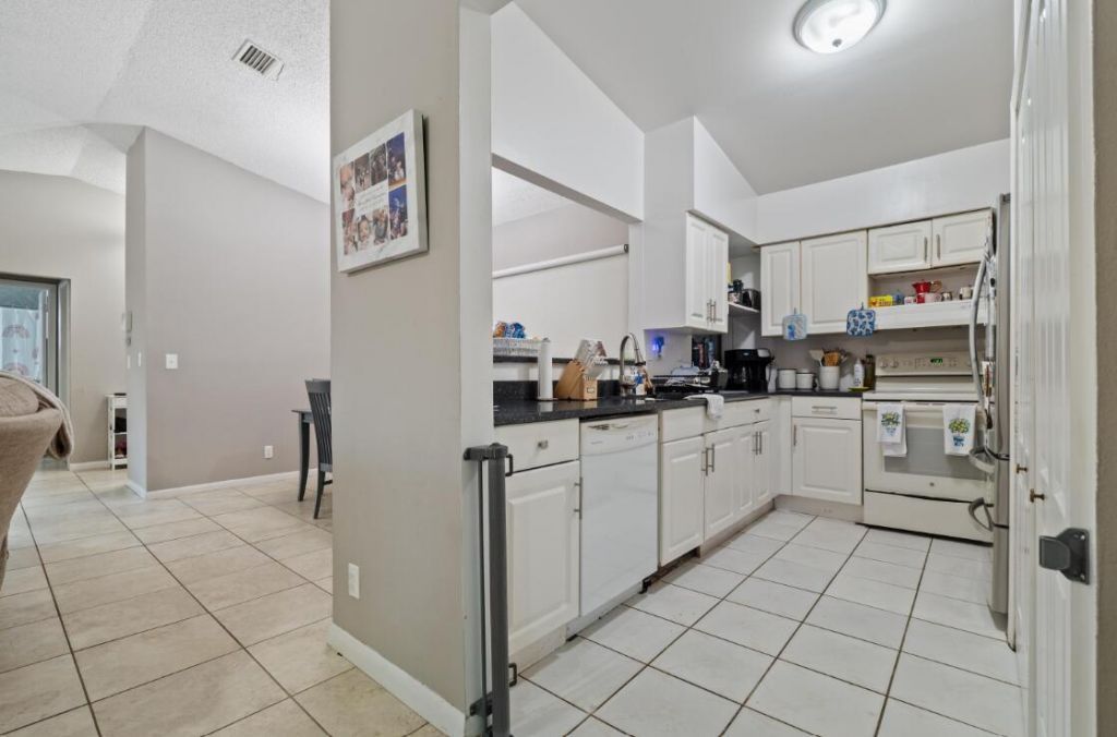 6194 Pine Tree Lane, Unit D, Tamarac, FL 33319 Photo